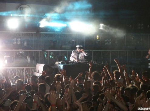 Sul mare di schiuma Gigi D'Agostino