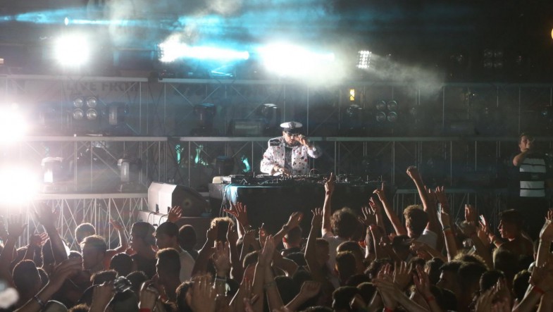 Sul mare di schiuma Gigi D'Agostino