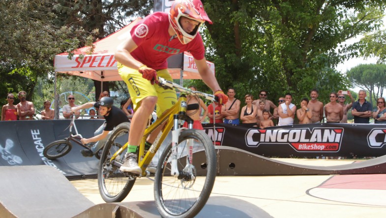 Adrenalina con i biker sulla Pump Track!