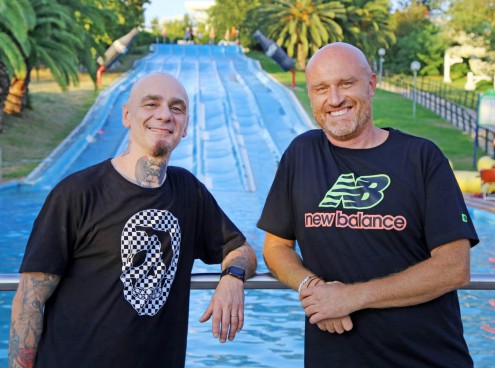 J-Ax, Rudy Zerbi, Michele Mainardi e gli amici di Deejay tra gli scivoli 