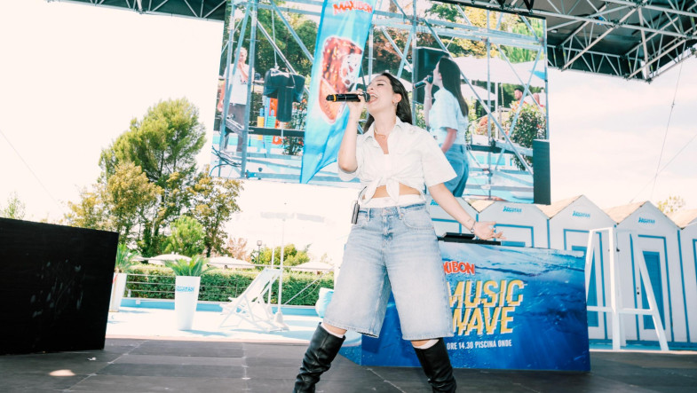 Maxibon Music Wave chiusura a bomba con Angie!