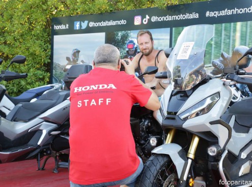 Salta in sella a Honda e diventa una star 